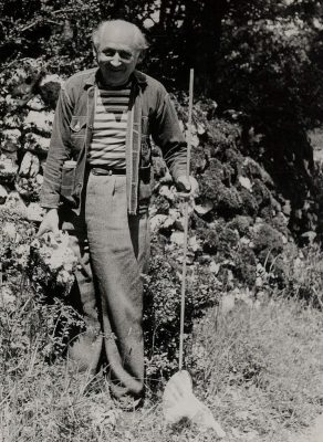 Benjamin Péret à Saint-Cirq Lapopie, 1953 © courtesy Association Atelier André Breton