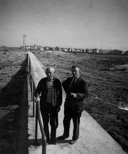 Elisa Claro Breton, André Breton et Benjamin Péret sur l'Île de Sein, 1948 [1949 ?] © succession Elisa Claro Breton, courtesy Association Atelier André Breton