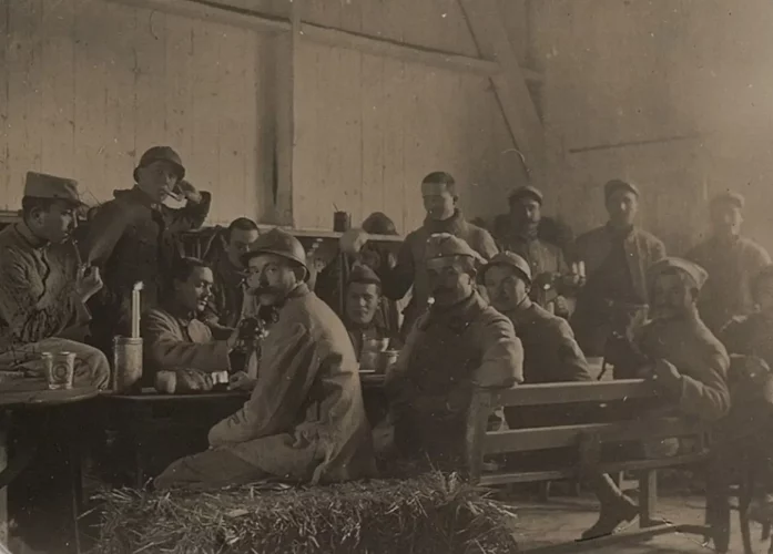 André Breton en infirmier militaire à Nantes, 1915 © courtesy Association Atelier André Breton