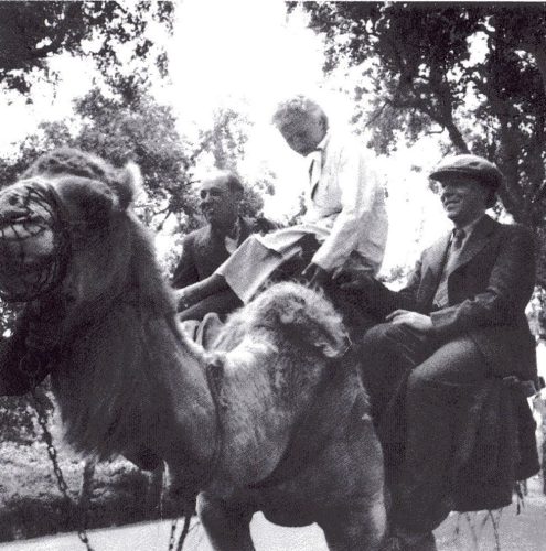 Photographe non identifié, Portrait de Benjamin Péret, Jacqueline Lamba et André Breton aux Canaries, 1935 © courtesy Association Atelier André Breton