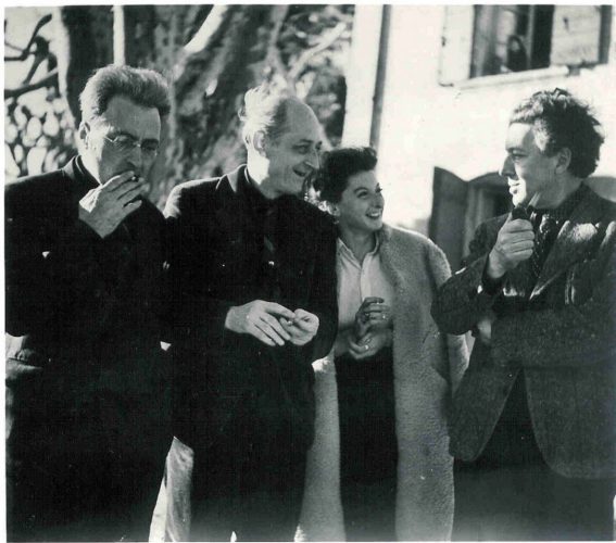 Victor Serge, Benjamin Péret, Remedios Varo et André Breton à Marseille, mars 1941 © courtesy Association Atelier André Breton